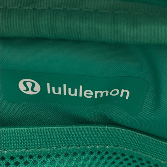 BNWT Lululemon Everywhere Belt Bag in Green - Picture 7 of 11
